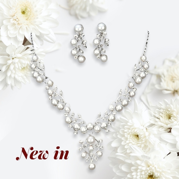 Silver plated crystal pearl necklace earrings set - Picture 6 of 13